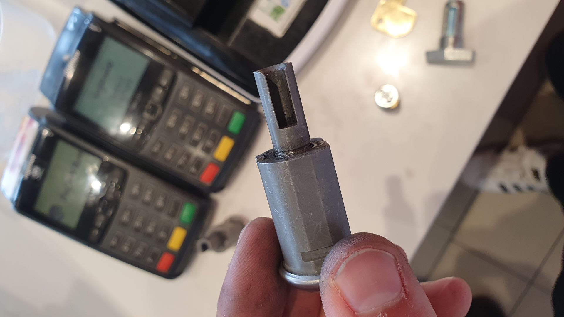 IBM TOSHIBA POS cash drawer lock nest thumbnail 3